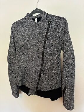 Lululemon bust a move jacket 
Adjustable zip size 6